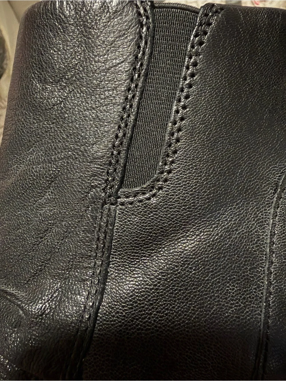 Clarks Emily Willow Ankle Boot Soft Leather Round Toe Zipper ClosureComfortable